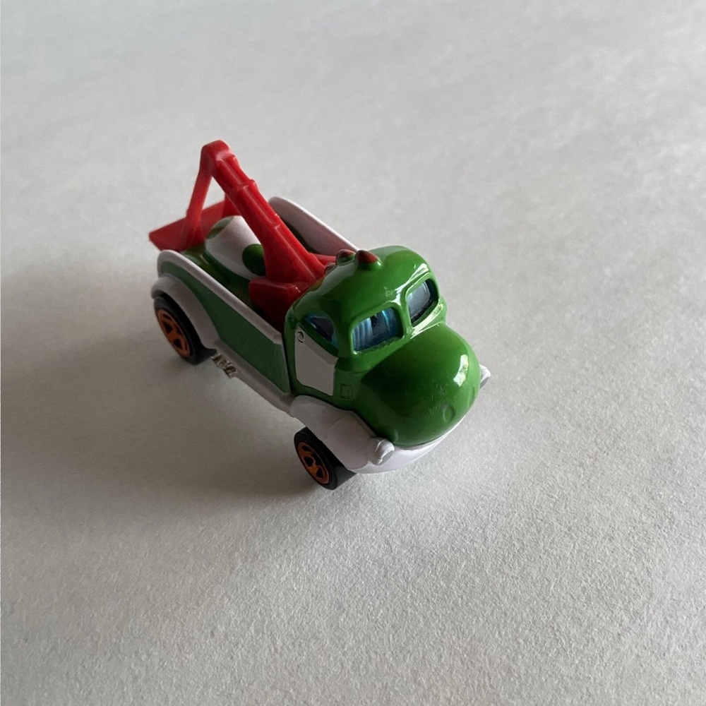 Lot-4 Mario Bros. Hot Wheels Die Cast Toy cars, Yoshi, Donkey Kong, Bowser, Toad - Picture 13 of 16